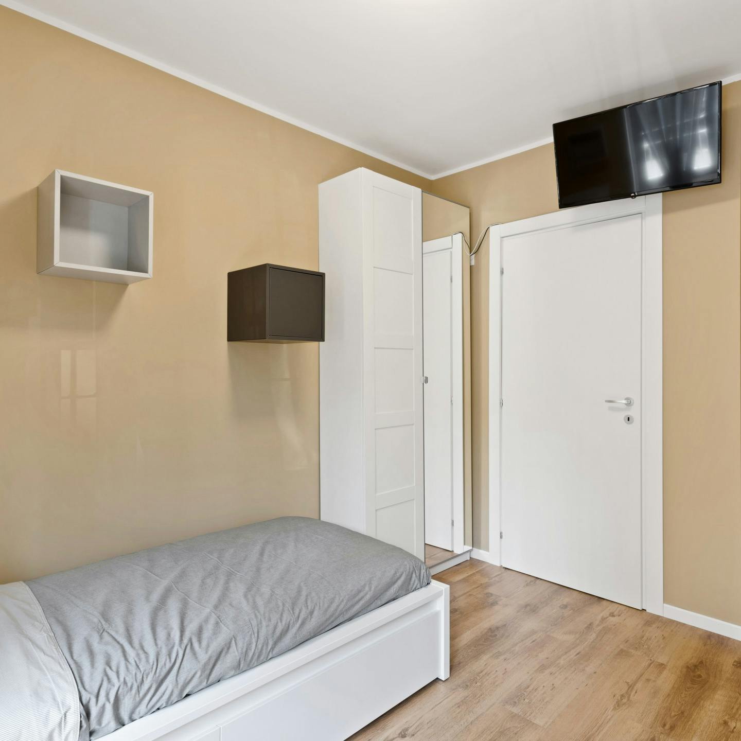 Studio for rent for €480 per month in Milan, Via Isaac Newton