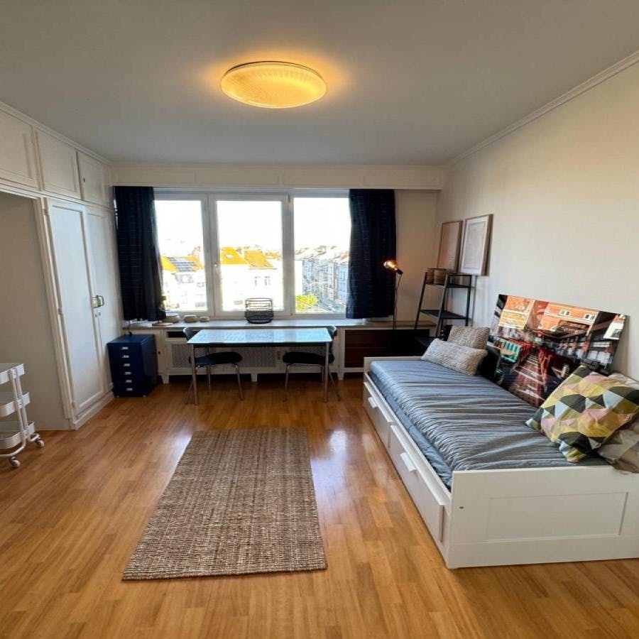 Studio for rent for €740 per month in Ixelles, Place de la Petite Suisse