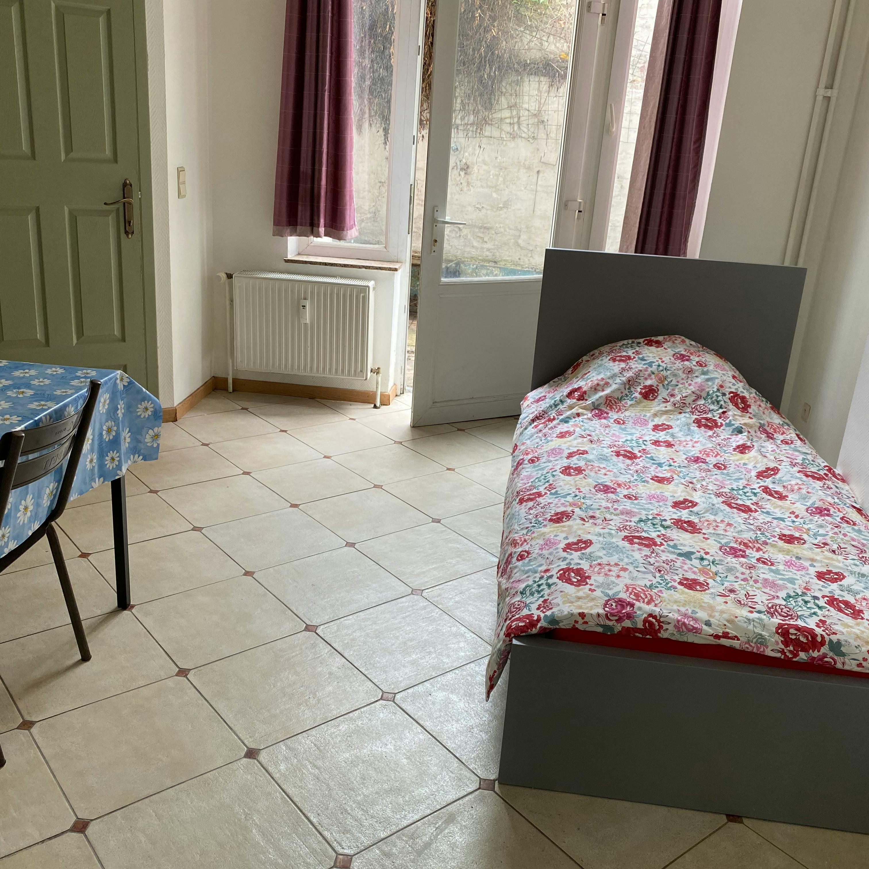 Studio for rent for €595 per month in Brussels, Rue Saint-Christophe