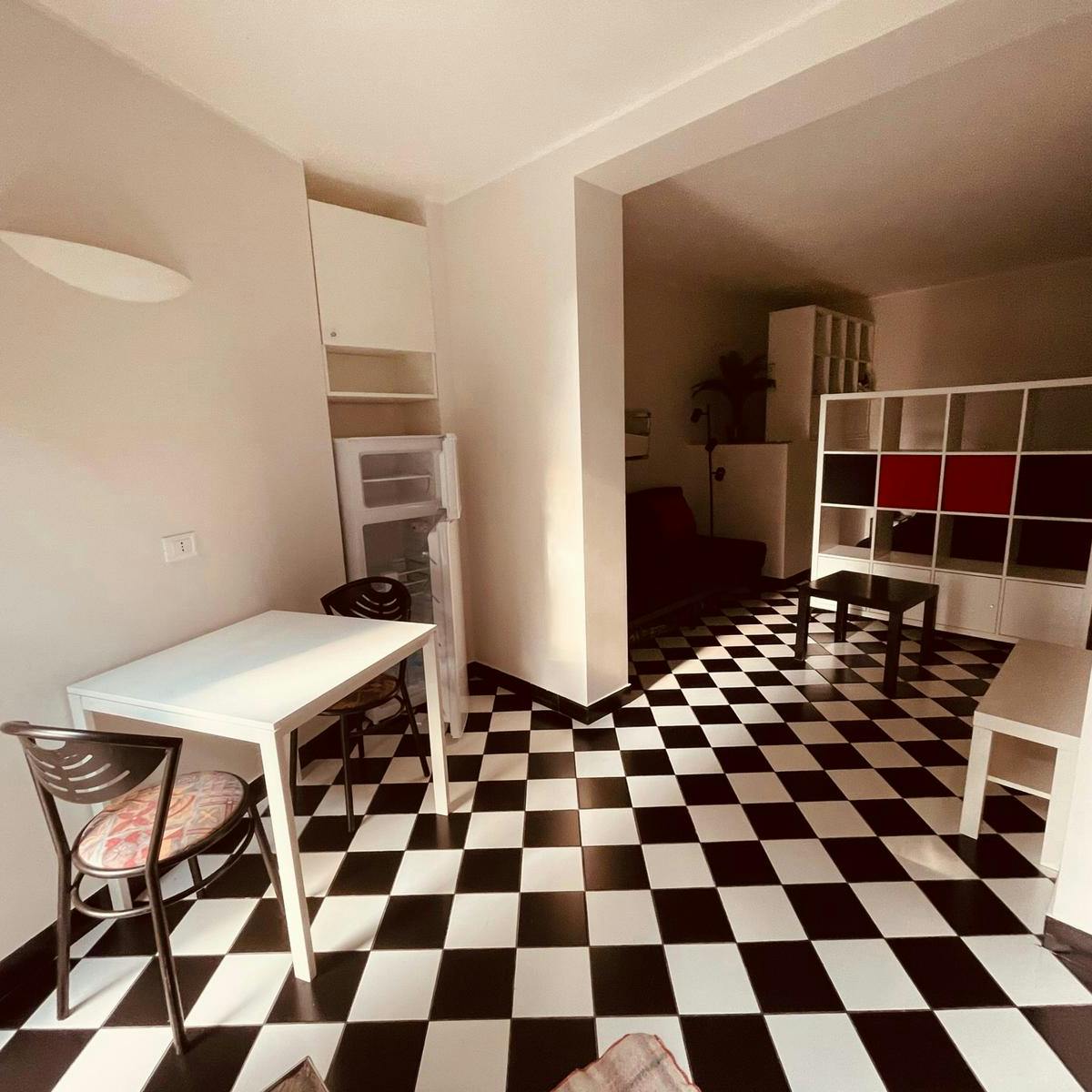 Studio for rent for €1,100 per month in Milan, Via Chioggia
